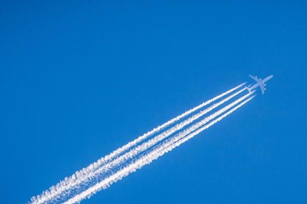 Снижение высоты полетов самолетов может помочь в борьбе с глобальным потеплением: исследование 