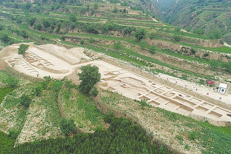В Китае обнаружены руины мощного сооружения возрастом от пяти до семи тысяч лет, установить предназначение которого не удалось