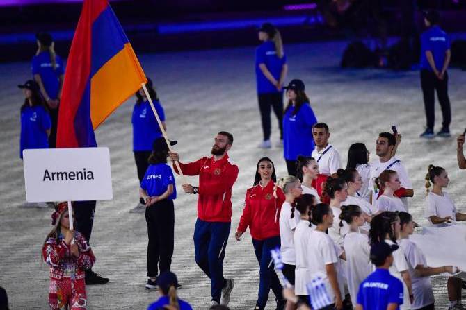 На открытии Европейских игр знаменосцами Армении были легкоатлеты Агасян и Гаяне Чилоян