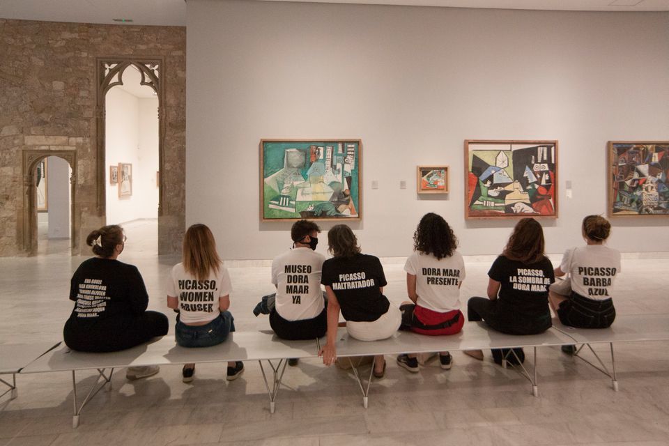 В Музее Пикассо в Барселоне прошла акция против жестокого обращения художника с женщинами