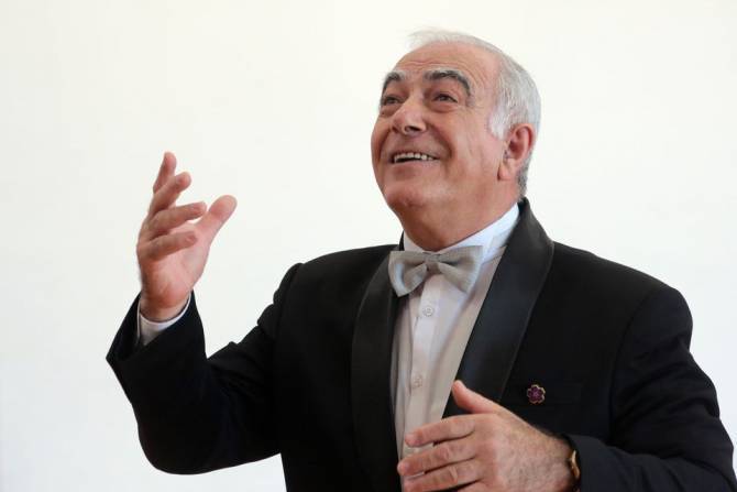 70-летие основателя Ереванского государственного камерного хора Арутюна Топикяна отметят концертной программой