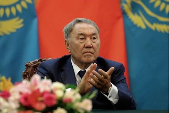 Назарбаев отправил недовольных жизнью казахов погулять на кладбище