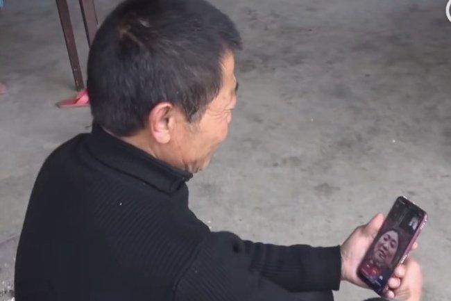 Коронавирус помог китайцу вспомнить семью после того, как он 30 лет назад потерял память