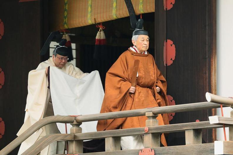 Впервые за 200 лет: император Японии отрекается от престола