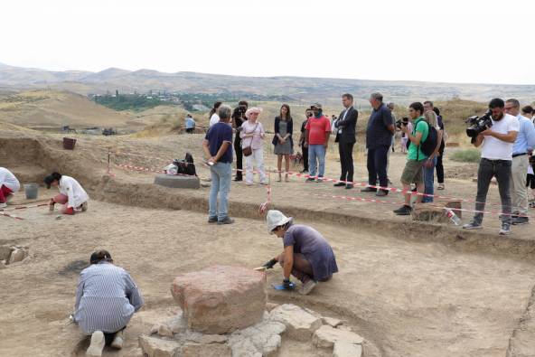 Часть общих масштабных проектов наследия, реализуемых Францией в Армении: в крепости Эребуни завершились археологические раскопки