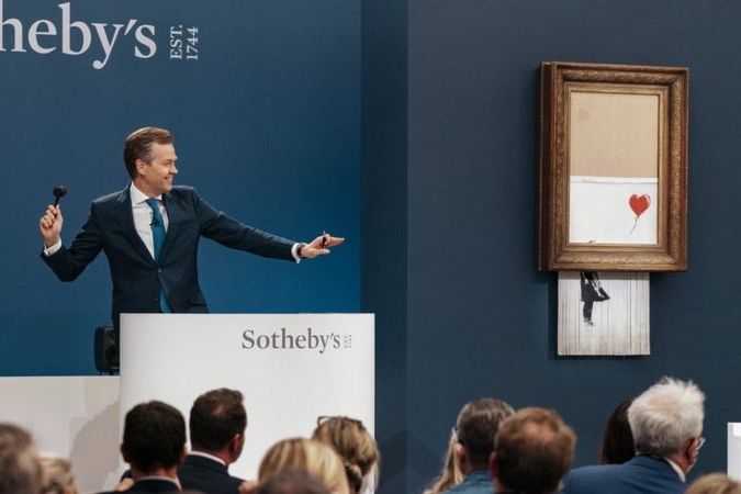 Работа Бэнкси, которая почти самоуничтожилась в 2018 году шредером, продана на аукционе Sotheby's за рекордную сумму