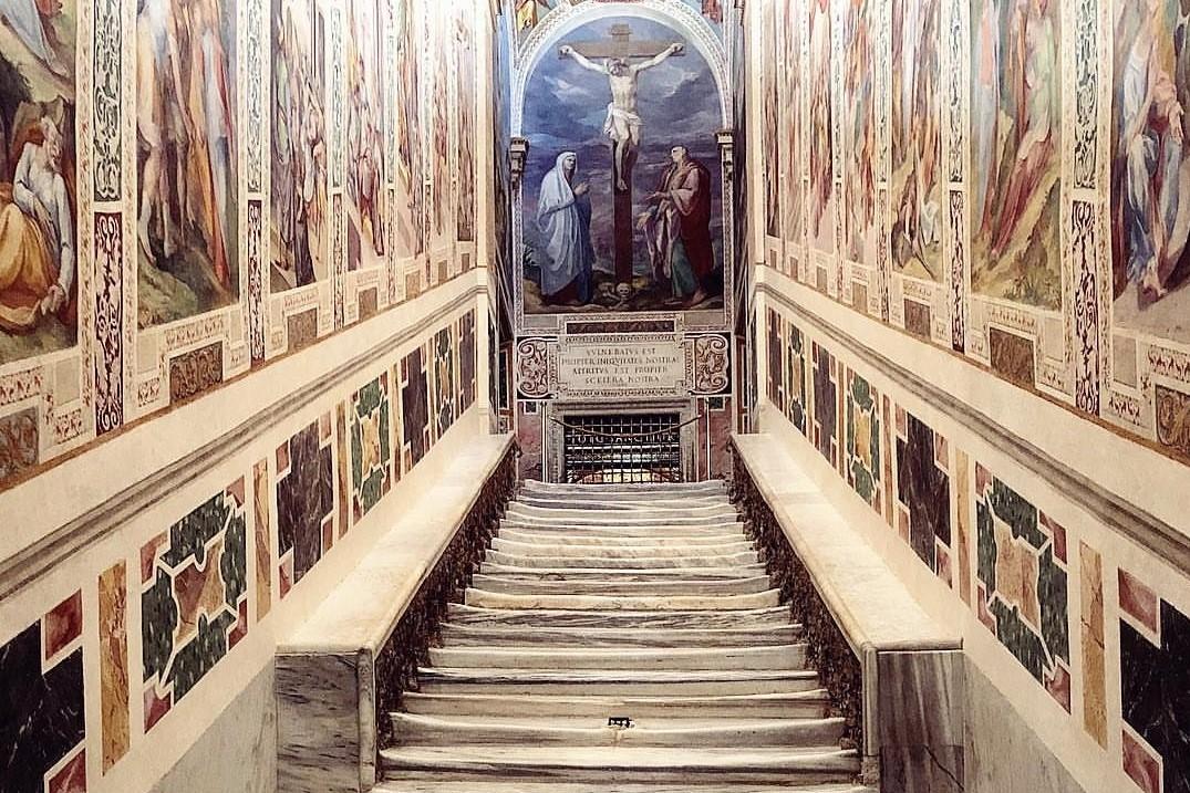 Впервые за три столетия в Ватикане открыли Святую лестницу, «по которой ступал Христос»