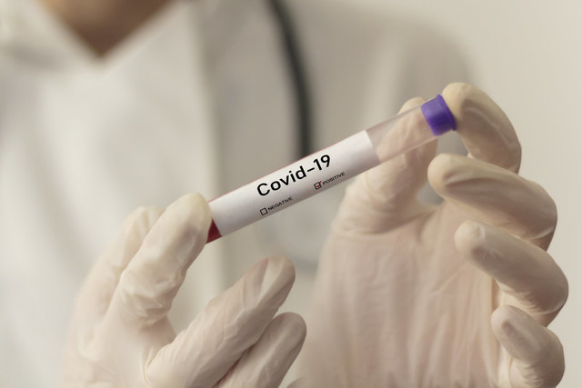 Вывод ученых: основной способ передачи коронавируса –непосредственный контакт с заражённым, а не через предметы