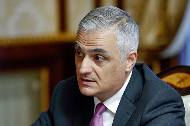 Не могу согласиться с утверждением господина Лаврова, что цена на газ для Армении когда-либо была ниже рыночной в два-три раза – Мгер Григорян