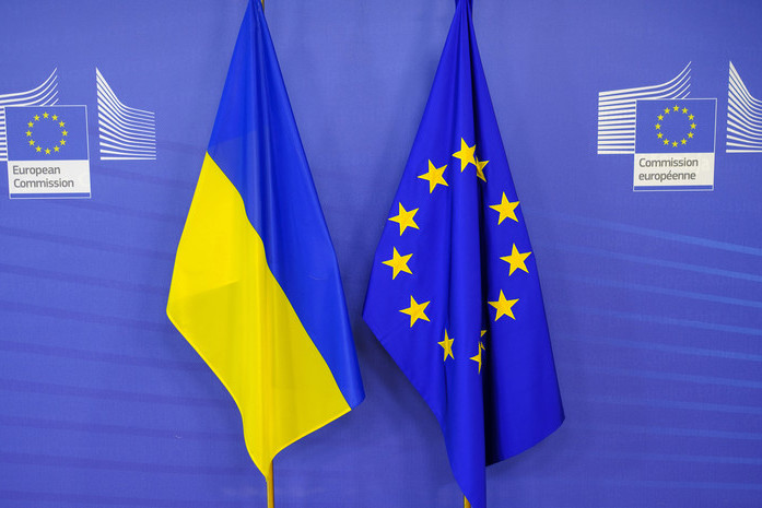 Bloomberg: Еврокомиссия блокирует кредит в размере 1,5 млрд евро для Украины