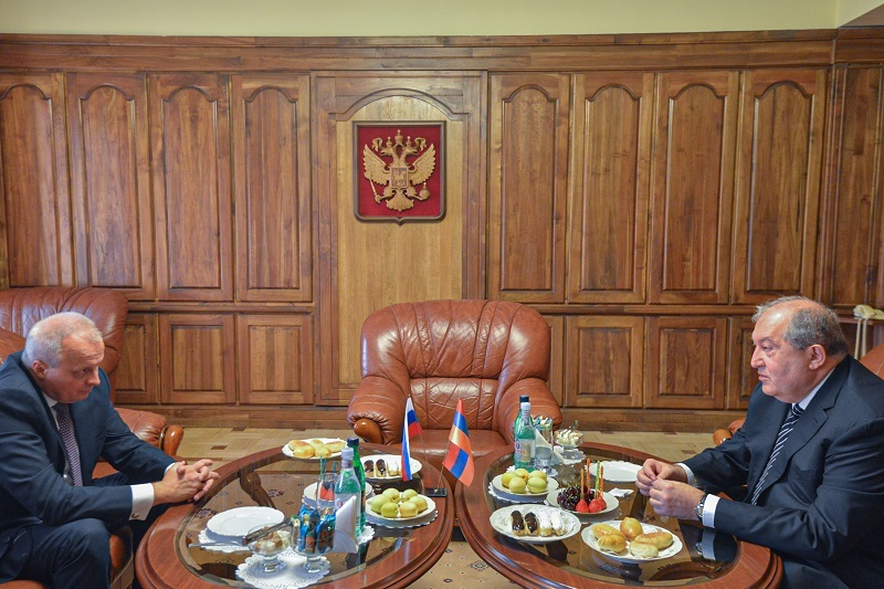 Армен Саркисян посетил посольство России в Армении