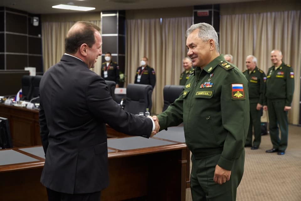 Тоноян поблагодарил Шойгу за помощь российских военных медиков в борьбе с COVID-19