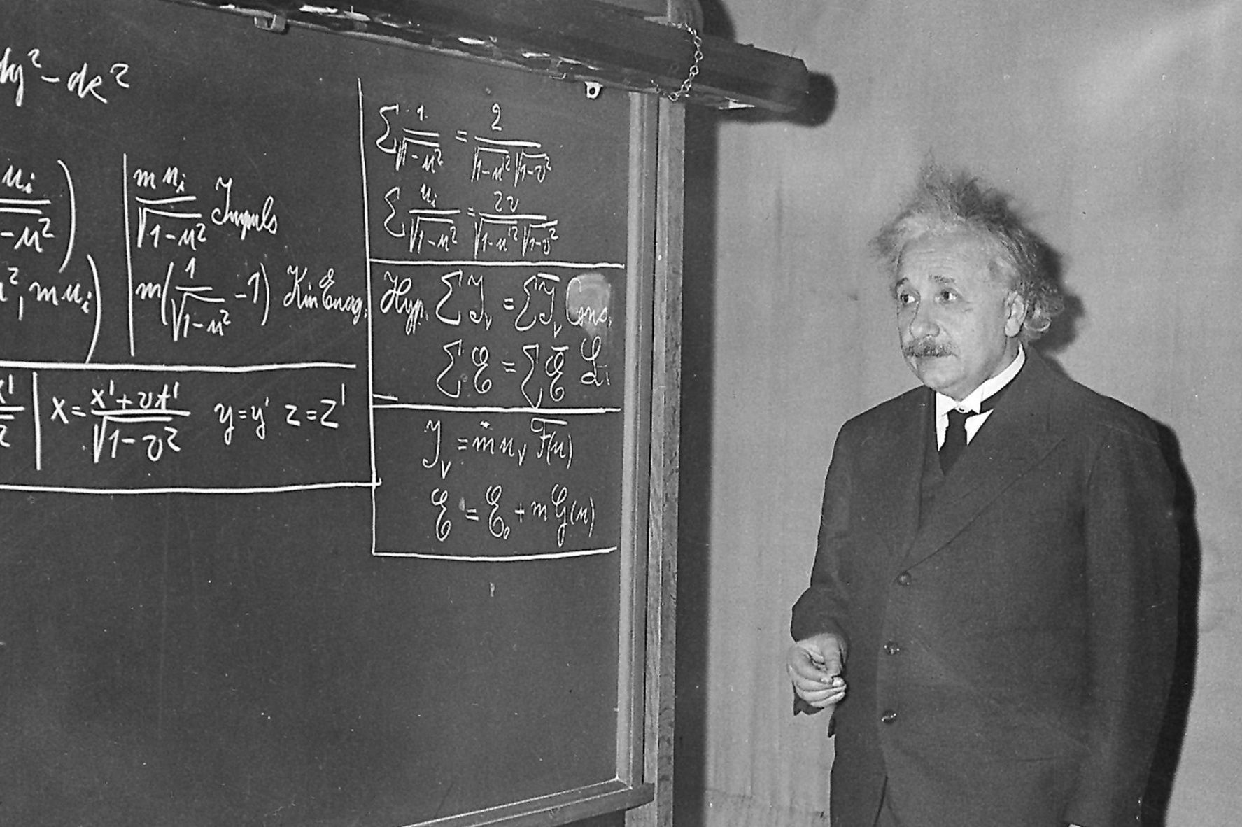 Как это было: 117 лет назад Альберт Эйнштейн описал основы специальной теории относительности, ставшей основой современной физики