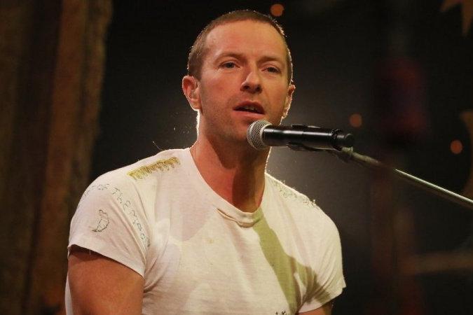 Карантин – не повод не выступать перед зрителями: солист Coldplay Крис Мартин дал онлайн-концерт в Instagram