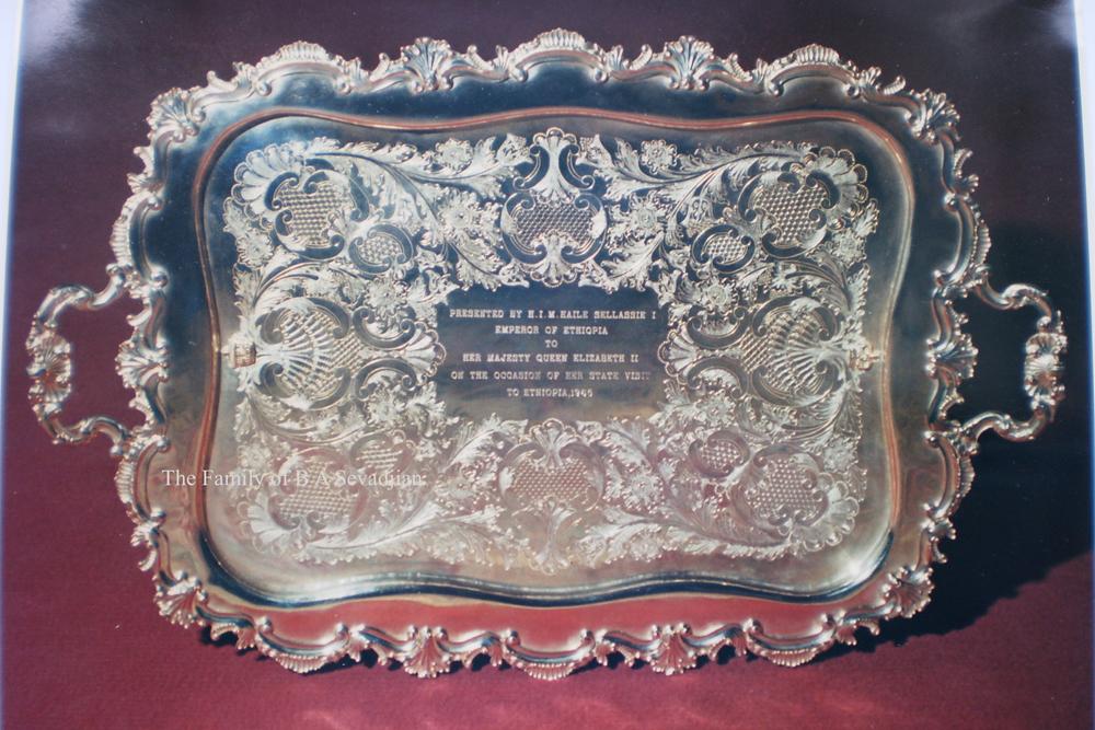 Работа армянского ювелира-подарок Елизавете II выставлен в Букингемском дворце