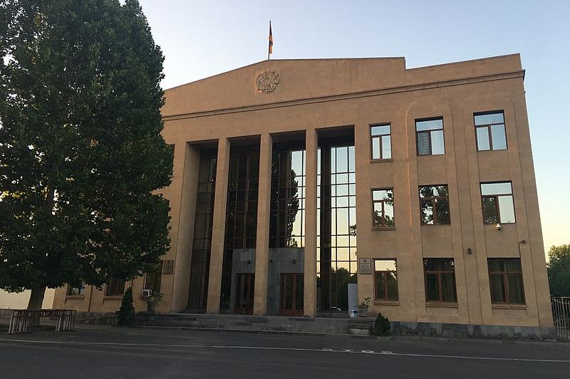 В Ереване продолжается рассмотрение ходатайства об аресте Роберта Кочаряна