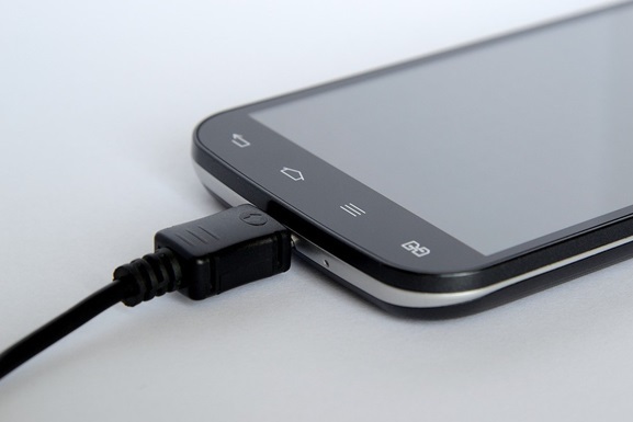 Компания Qualcomm представила самую быструю в мире зарядку для смартфонов