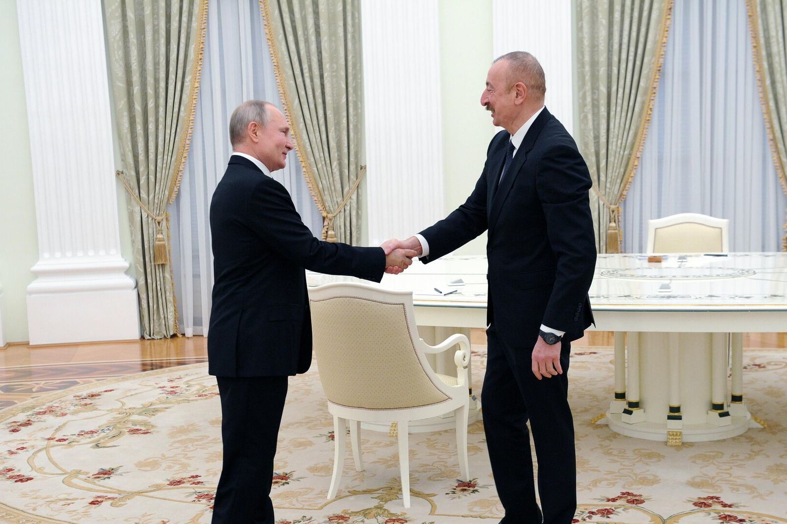 Путин обсудит с Алиевым обстановку на границе Армении и Азербайджана