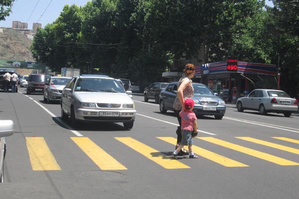 Երևանում 6 և ավելի երթևեկելի գիծ ունեցող փողոցներում հետիոտնային անցումների կարգավորումը կվերանայվի