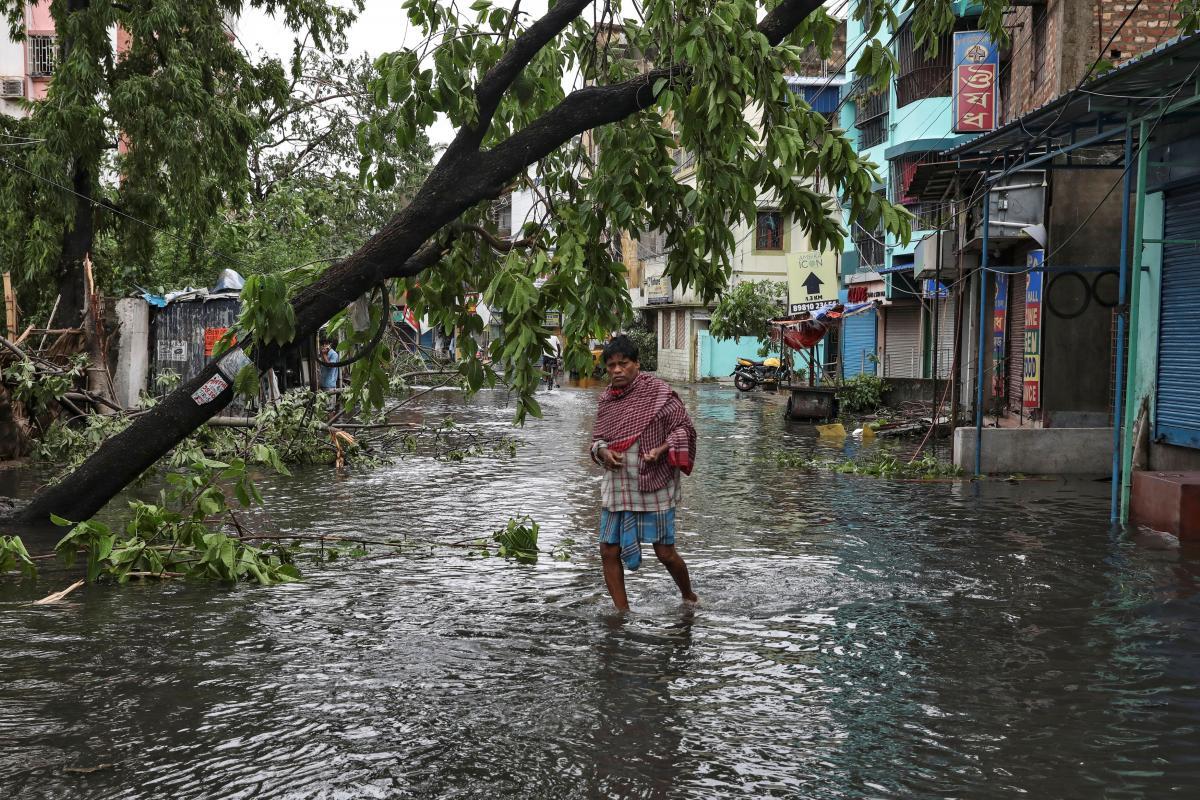 Сильнейший циклон «Ампан» обрушился на Индию и Бангладеш: десятки жертв, масштабные разрушения и гибель урожая