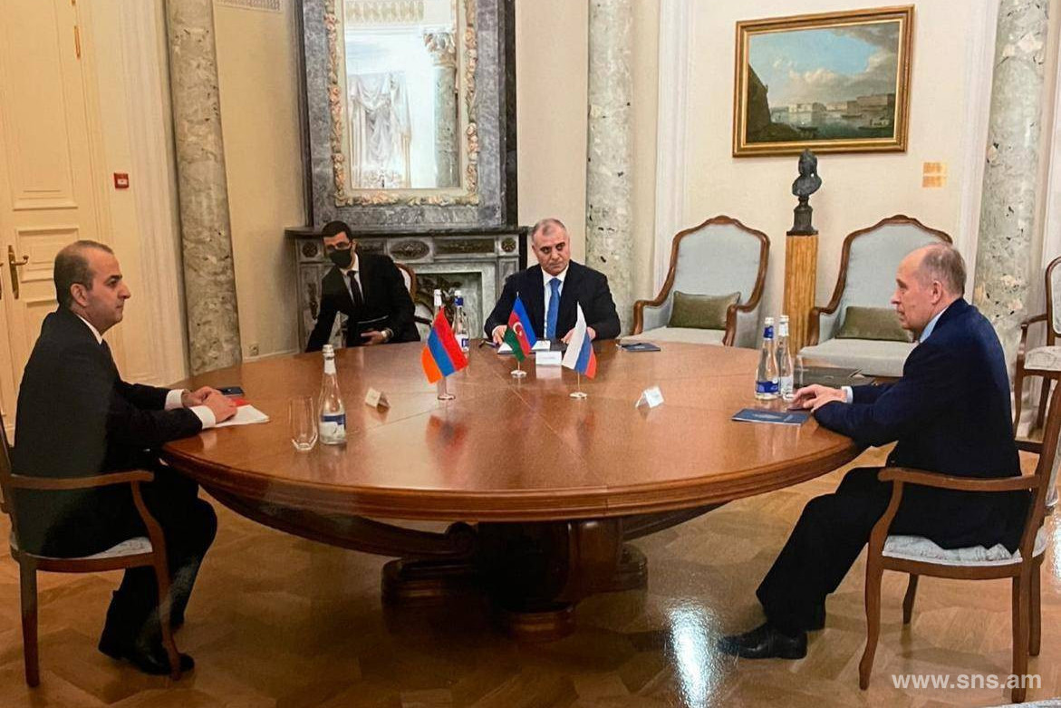 Главы СНБ Армении и Азербайджана встретились в Москве
