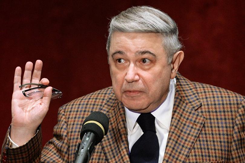 Евгений Петросян покинул Россию?