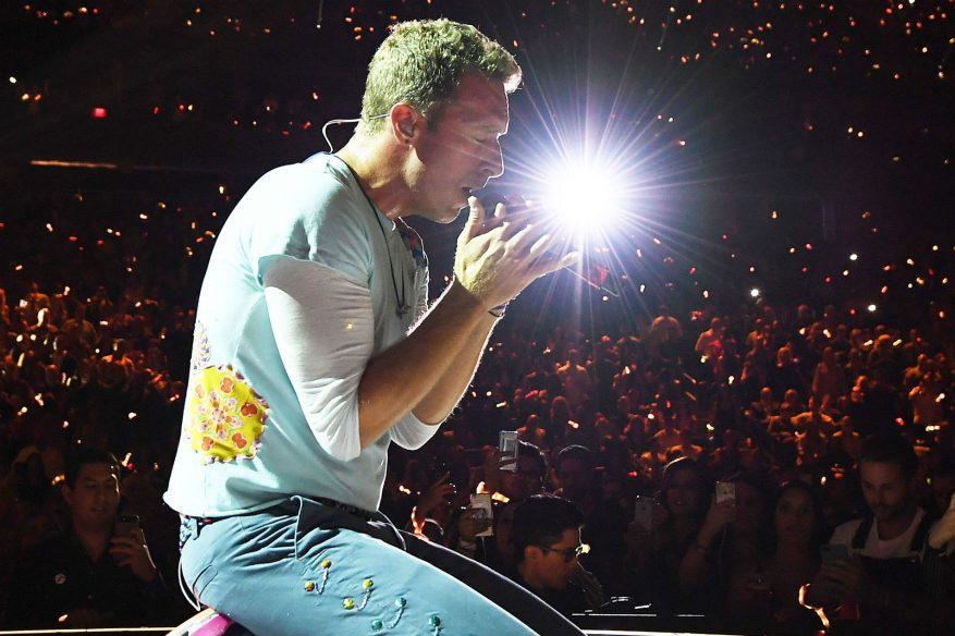 Неожиданно: рок-группа Coldplay поместила объявление с треклистом своего нового двойного альбома в местной газете
