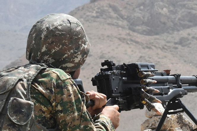 Ադրբեջանը տարբեր տրամաչափի հրաձգային զինատեսակներից կրակել է հայկական դիրքերի ուղղությամբ. ՊՆ