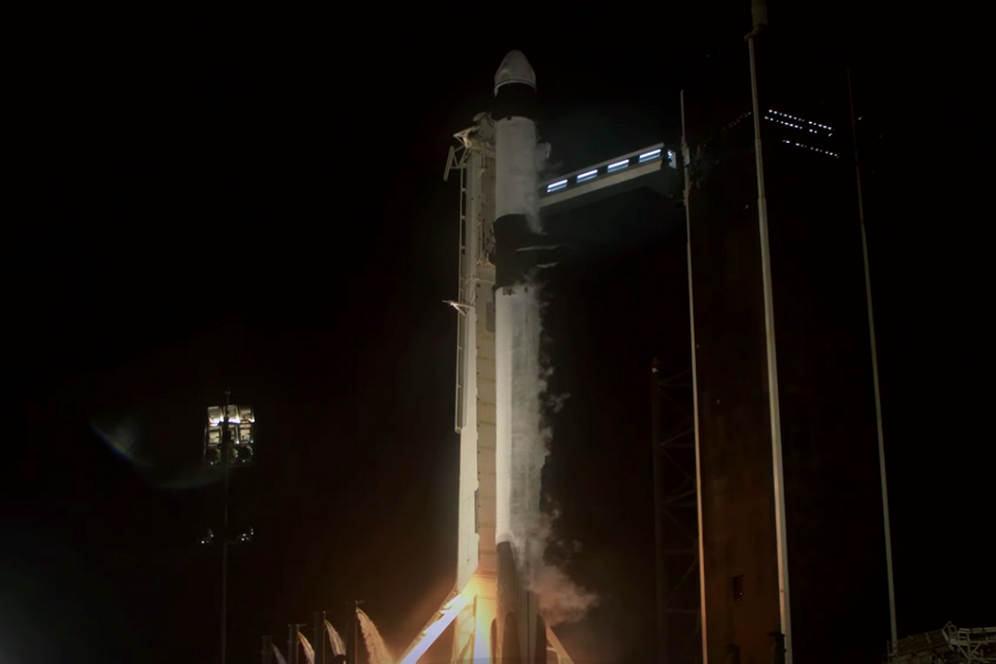 Компания SpaceX успешно запустила на орбиту первый экипаж, состоящий только из космических туристов