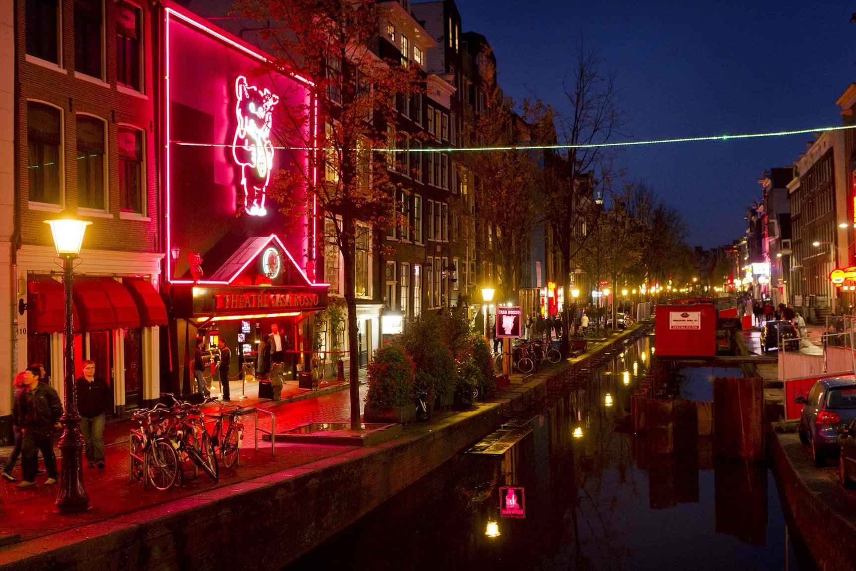 Первая женщина-мэр Амстердама намерена закрыть известный квартал красных фонарей