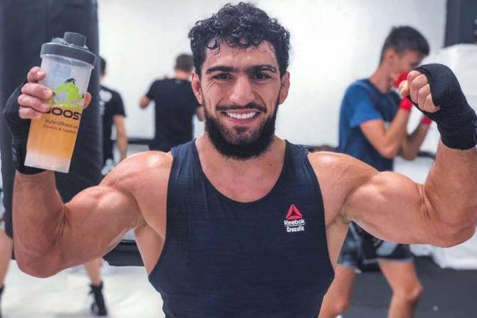 Борец Мигран Арутюнян в очередном поединке MMA потерпел поражение