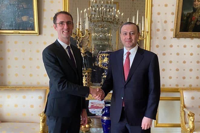 Секретарь Совбеза Армении встретился с дипломатическим советником министра ВС Франции