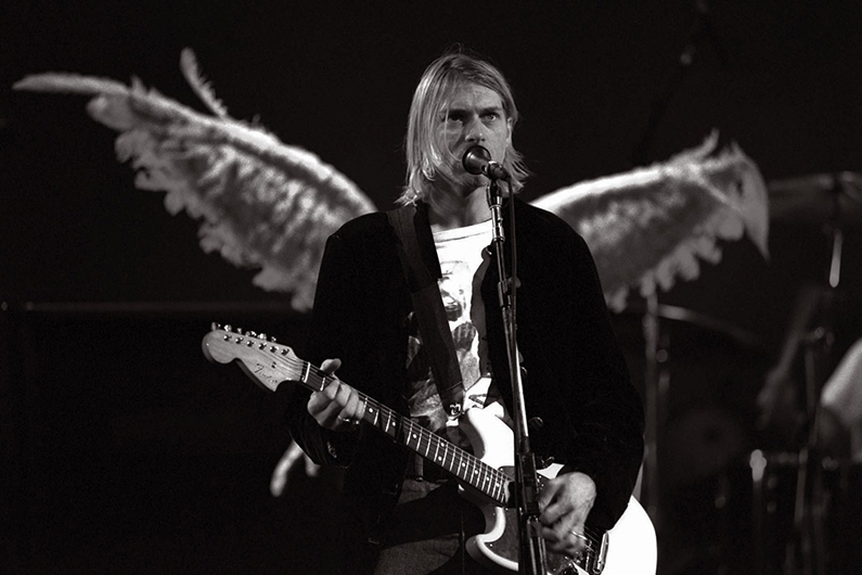Разбитую гитару фронтмена Nirvana Курта Кобейна выставят на аукцион 