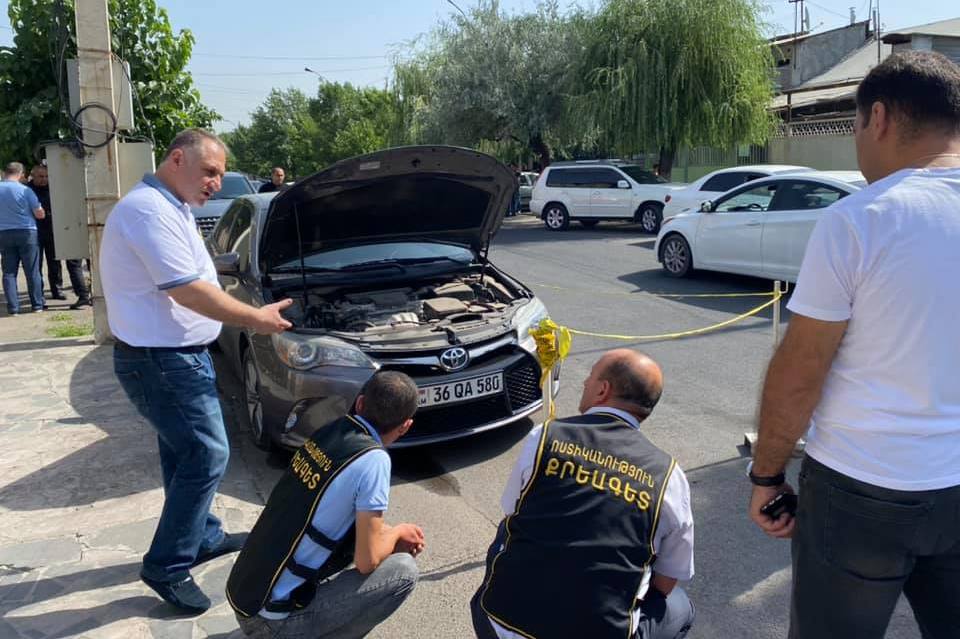 Под автомобиль общественно-политического деятеля Миграна Акопяна бросили гранату