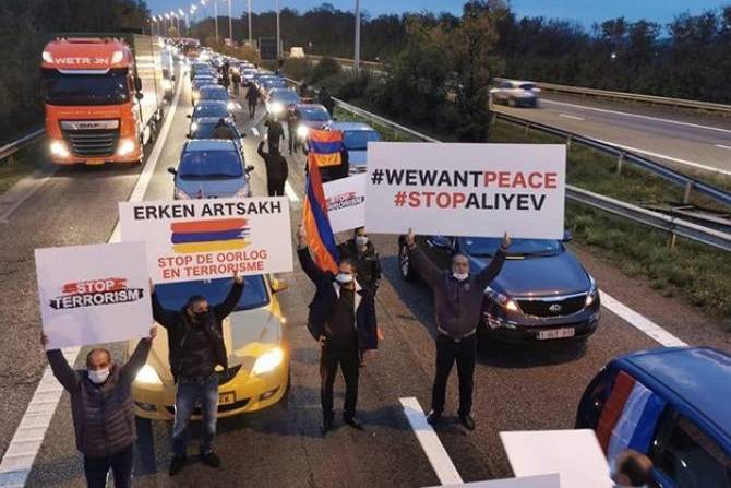 Армянский солдат не один: сотни армян перекрыли межгосударственную автомагистраль Испания-Франция
