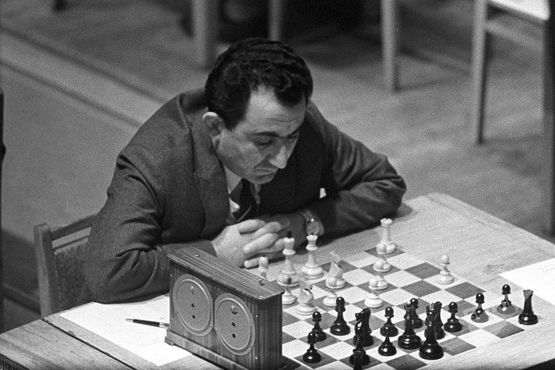 Я глубоко убежден, что в шахматах, хотя они и остаются игрой, нет ничего случайного: Тигран Петросян – легенда армянских шахмат