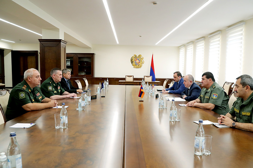 Аршак Карапетян принял делегацию во главе с первым замначальника Объединенного штаба ОДКБ