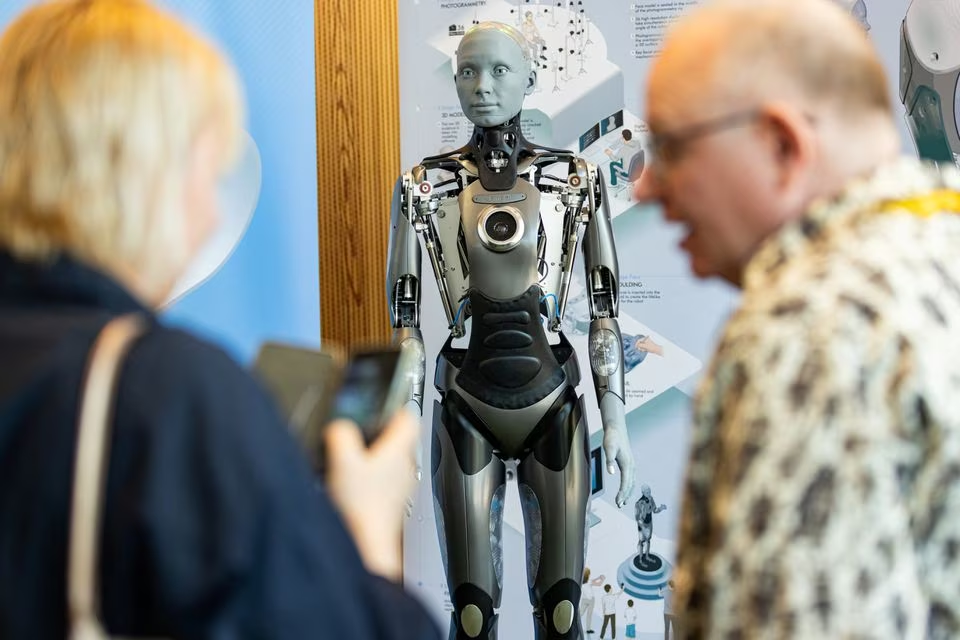 Робот с искусственным интеллектом не пожелал ответить на вопрос журналиста про восстание против создателя