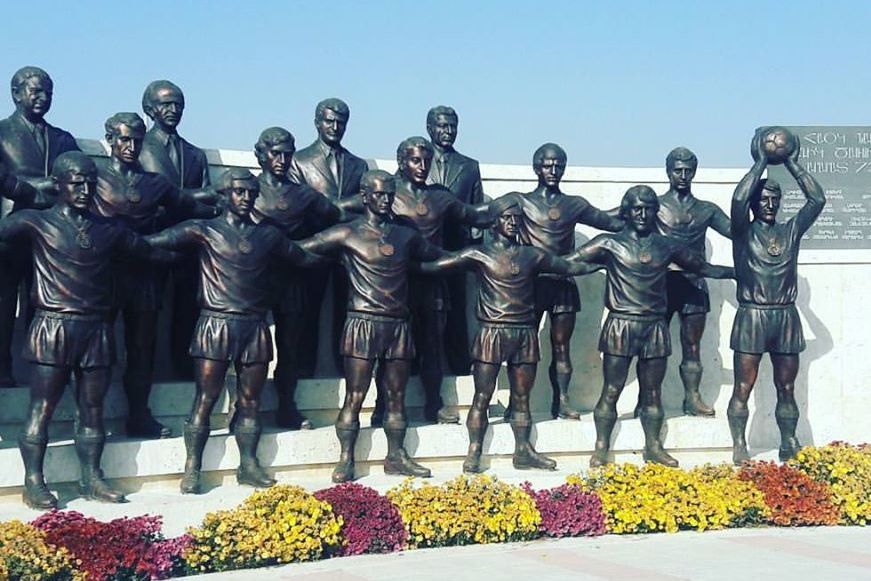 Գողացել են «Արարատ-73»-ի ֆուտբոլիստների արձանները