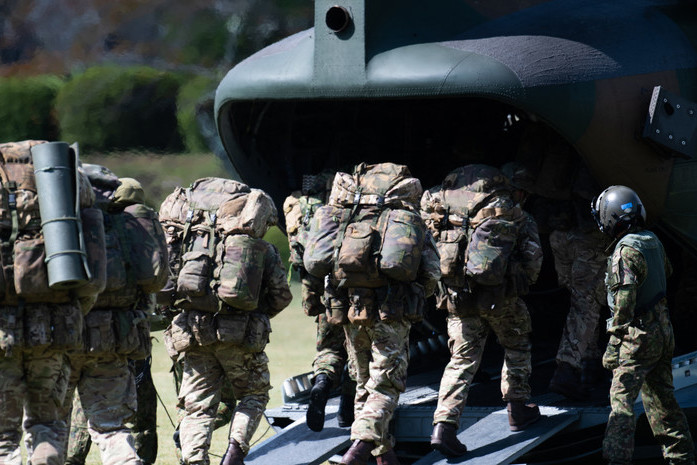 Британия выведет почти всех своих военных из Афганистана