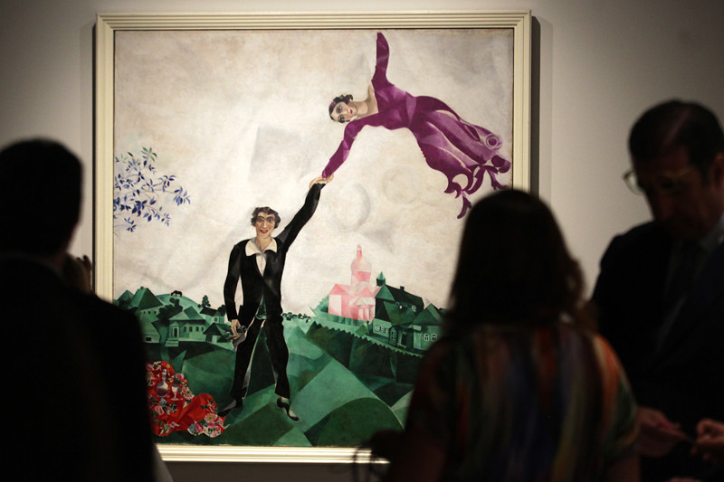 История одного шедевра: «Прогулка» Марка Шагала – бывают моменты, когда не нужно делать выбор между синицей в руках и журавлем в небе