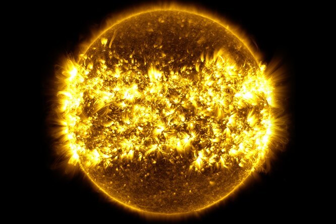 Интересно знать: почему корона Солнца в 180 раз горячее его поверхности