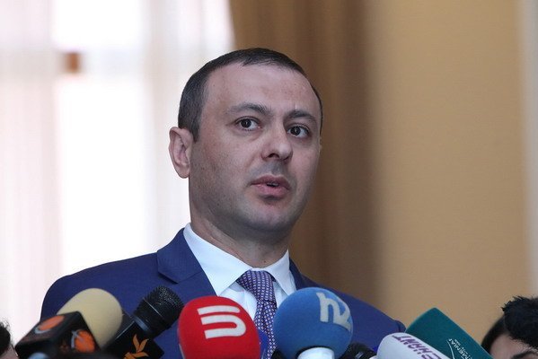 Секретарь СБ Армении: Ожидаем скорейшего решения ситуации на дороге Горис-Капан