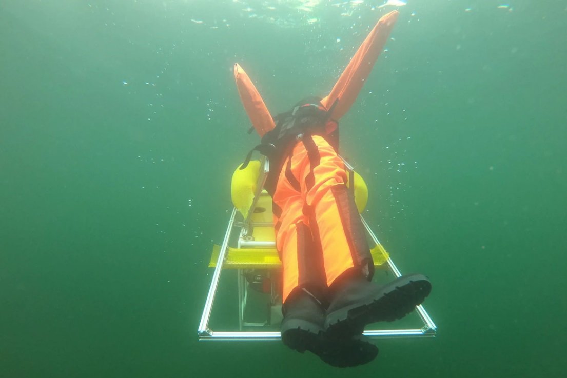 Немецкие инженеры разработали робота, способного спасти утопающего человека и помочь ему добраться до берега
