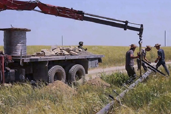 Российские миротворцы обеспечивают безопасность при проведении восстановительных работ линии электропередач в Нагорном Карабахе