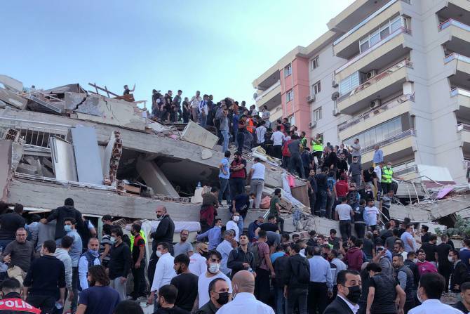 Число жертв землетрясения в Турции достигло 12
