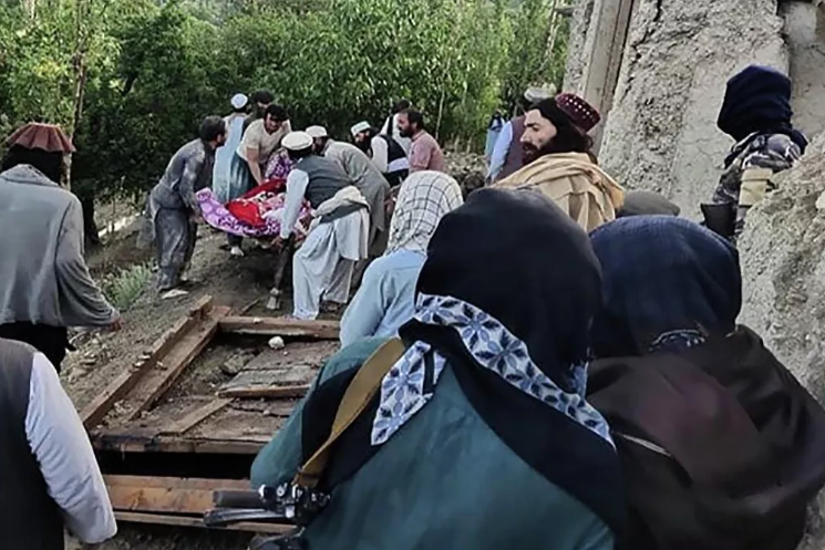 Число жертв землетрясения в Афганистане превысило тысячу человек