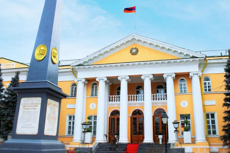 Посольство Армении в России призывает не пользоваться услугами «посредников»
