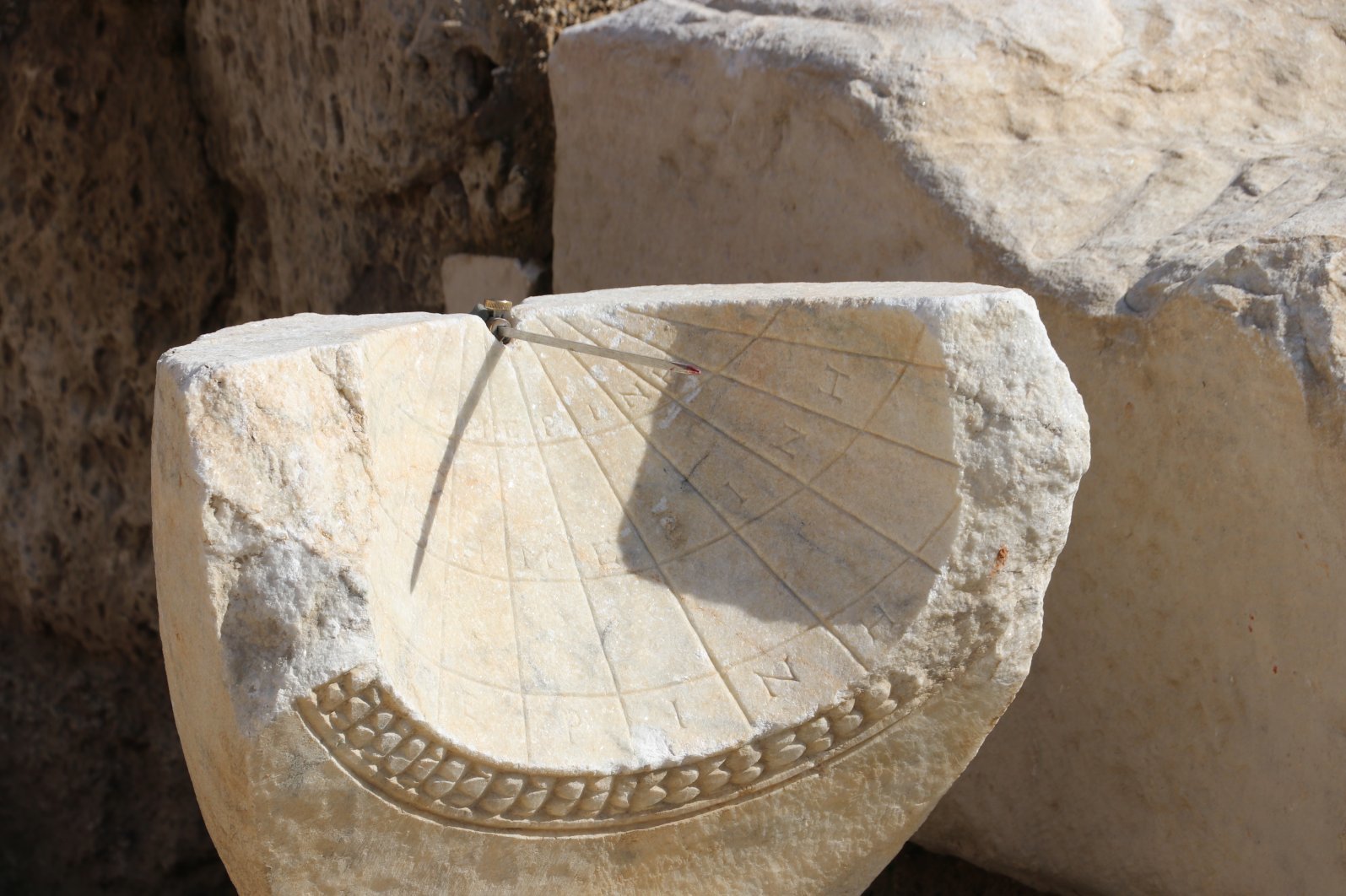 На территории Турции нашли солнечные часы возрастом 2000 лет