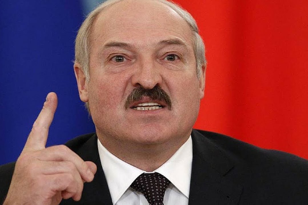 Лукашенко призвал задуматься о фейковой теории возникновения коронавируса